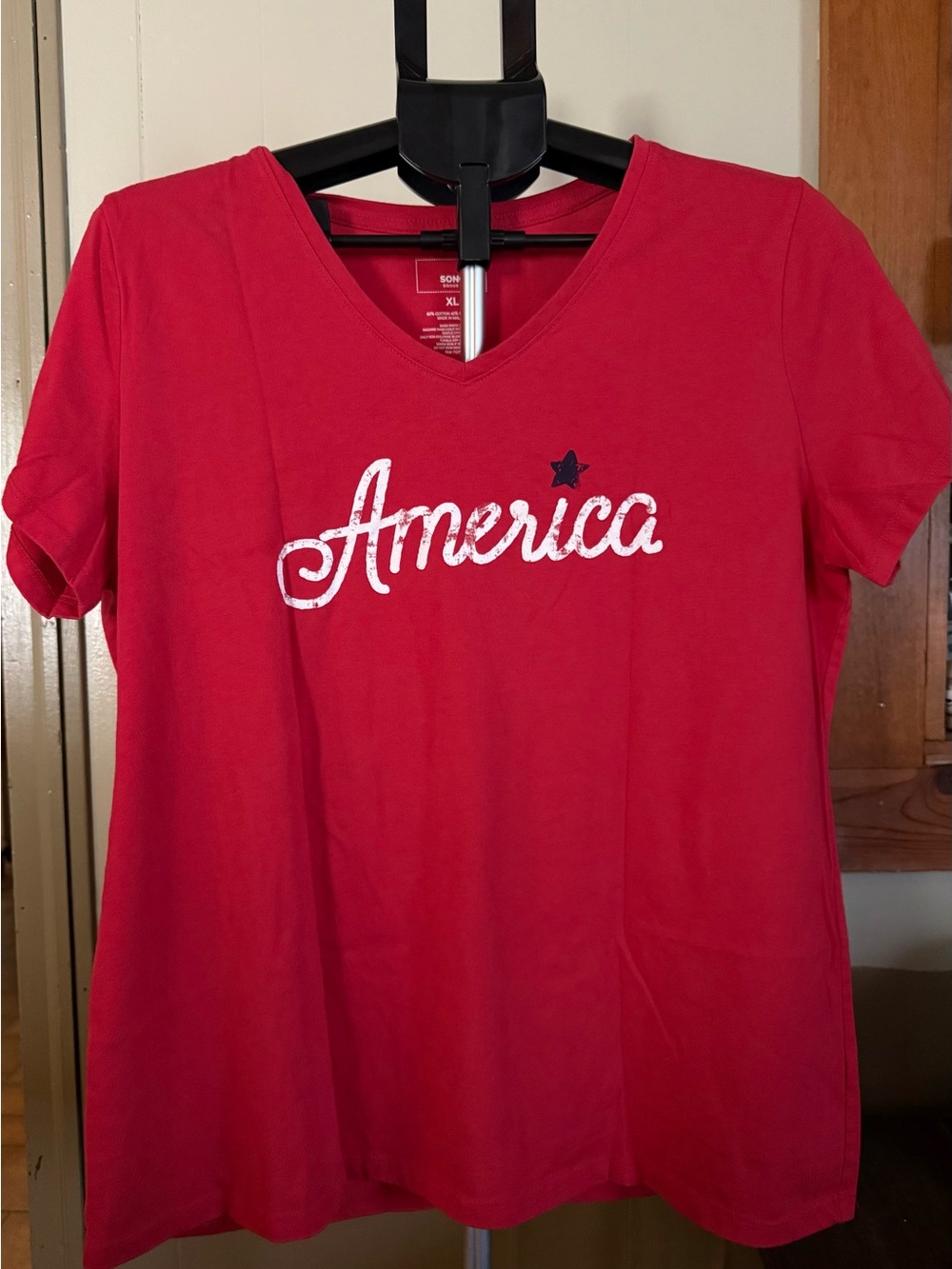 Sonoma Red V-Neck 'America' Graphic Tee size XL Like New